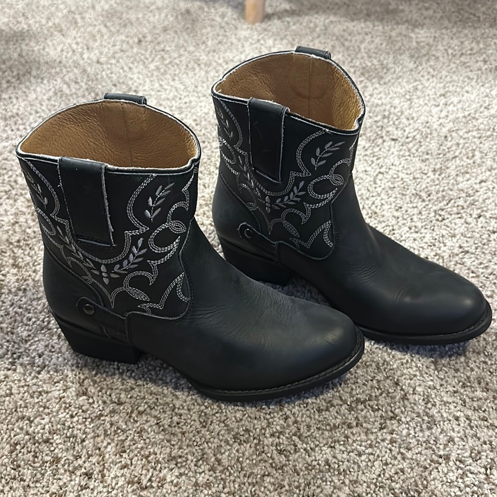 Women’s Short Cowgirl Boots